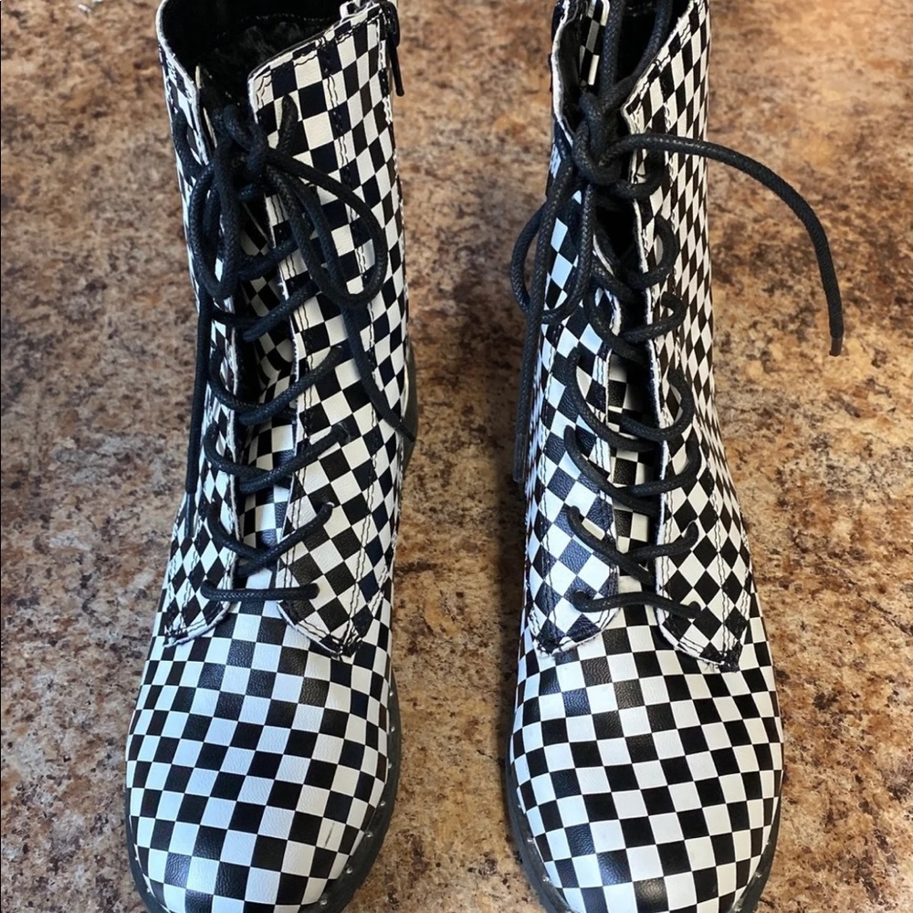 Girl boots